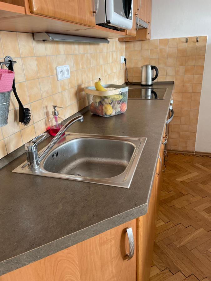 Cozy Apartment Near The City Center Χράντεκ Κράλοβε Εξωτερικό φωτογραφία